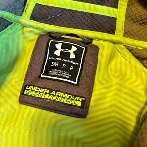 Under Armor Realtree hunting coat, lightly worn, in great shape!